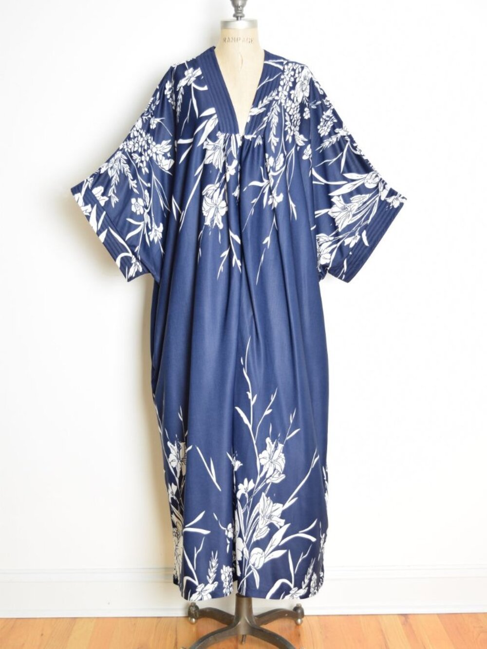 vintage 80s caftan dress navy white floral print Hawaiian muumuu lounge maxi 5X